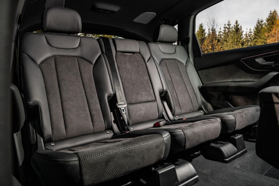 Интерьер Audi Q7 50 TDI Quattro S-Line (4M) 2019 года  (WW) (фото 25 из 40)